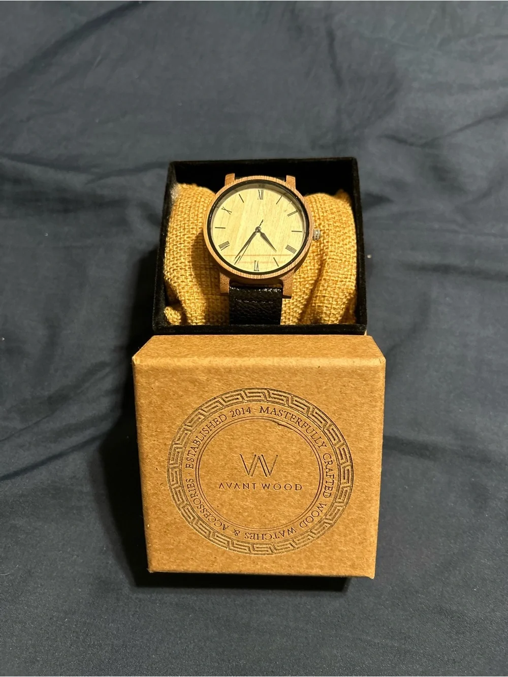 **NEW** AVANT WOOD 40mm Minimalist Watch w/ Walnut Case & Leather Band